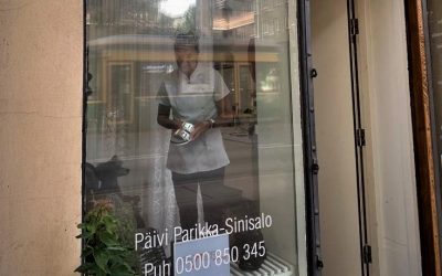 Helsingin Töölössä on pienen pieni jalkahoitola, joka  on kokoonsa suhteutettuna maailman suurin New Feet-jälleenmyyjä